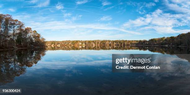usa, massachusetts, cape cod, falmouth, panoramic view of pond with reflection - falmouth america imagens e fotografias de stock