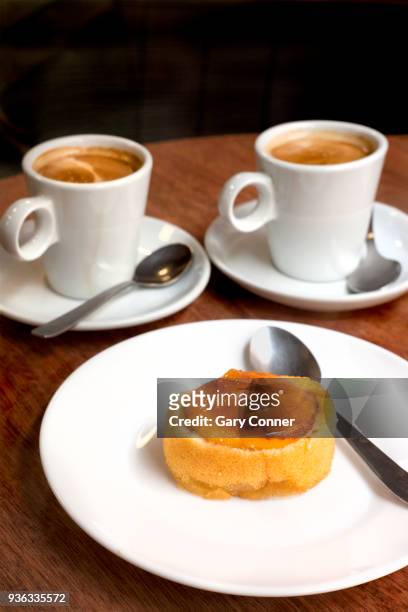 coffee and pastry, cafe con leche and pionono pastry - leche stock pictures, royalty-free photos & images