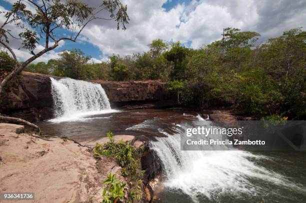 cachoeira da martinha (martinha waterfall). chapada dos guimarães, mato grosso, brazil. - chapada dos guimarães imagens e fotografias de stock