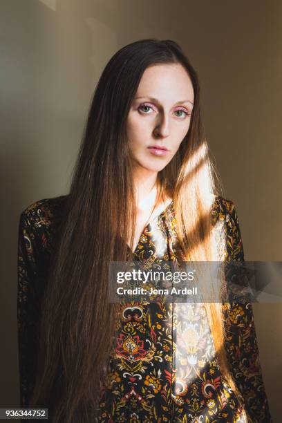 retro 1970s woman with long hair and hippie blouse - 1970's long hair stock-fotos und bilder