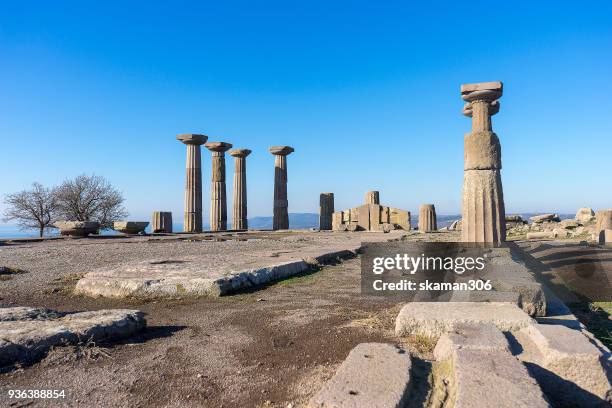 ruins temple of athena at ancient city of assos. behramkale, canakkale - bataille des dardanelles photos et images de collection