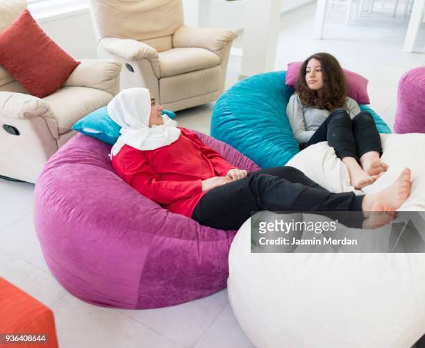 friends relaxed at home - hijab feet stockfoto's en -beelden