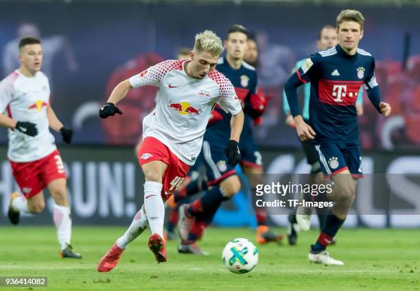 Kevin Kampl of Leipzig controls the ball during the Bundesliga match between RB Leipzig and FC Bayern Muenchen at Red Bull Arena on March 18, 2018 in...