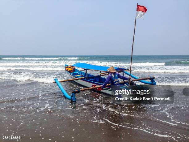 indonesien traditionelle fischer - kaiman inseln stock-fotos und bilder