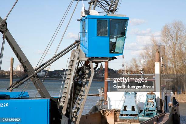 dredger reinigt het basin harbor - juergen bosse stockfoto's en -beelden