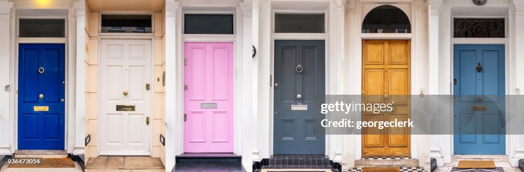 Multi färgade dörrar av London
