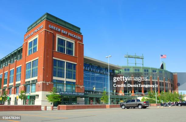 lambeau field - green bay stadium stock pictures, royalty-free photos & images
