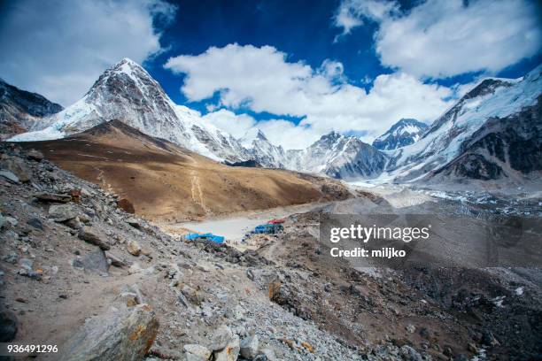 gorak shep settlement on himalayas - base camp stock pictures, royalty-free photos & images