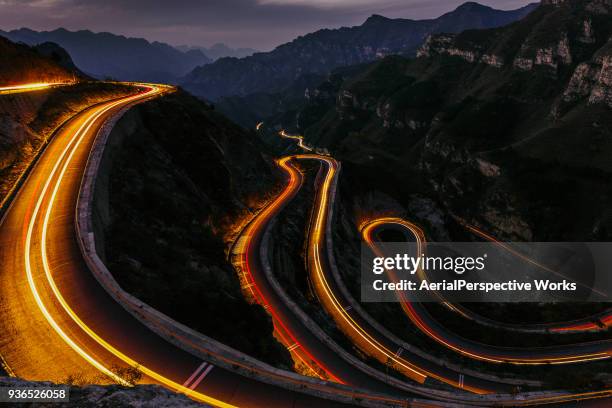 winding road with traffic lights - s shape stock pictures, royalty-free photos & images