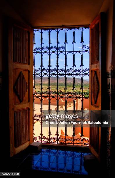 kasbah of taourirt in ouarzazate, morocco. - kasbah of taourirt - fotografias e filmes do acervo