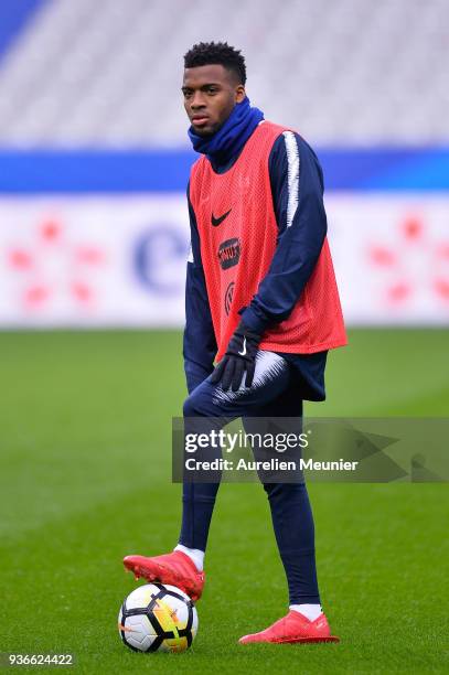 Thomas Lemar warms up during a France football team training session before the friendly match against Colombia on March 22, 2018 in Paris, France.