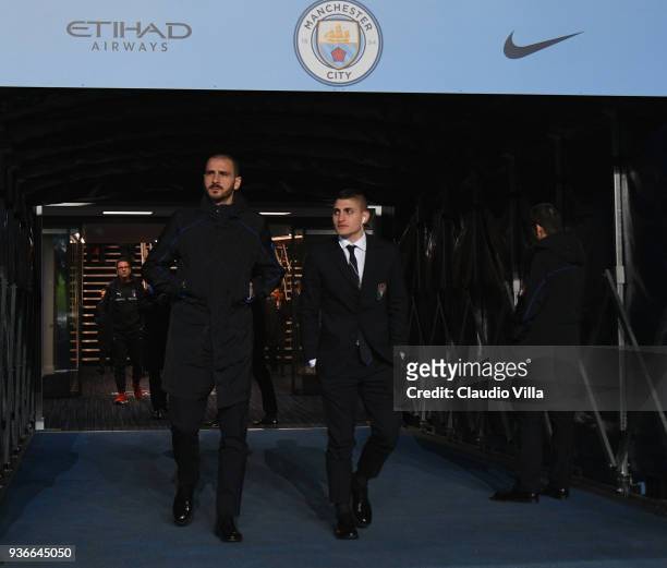 Leonardo Bonucci and Marco Verratti of Italy chat during Italy walk around at Etihad Stadium on March 22, 2018 in Manchester, England.