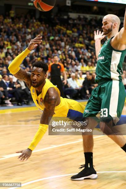 Deandre Kane, #7 of Maccabi Fox Tel Aviv competes with Nick Calathes, #33 of Panathinaikos Superfoods Athens during the 2017/2018 Turkish Airlines...