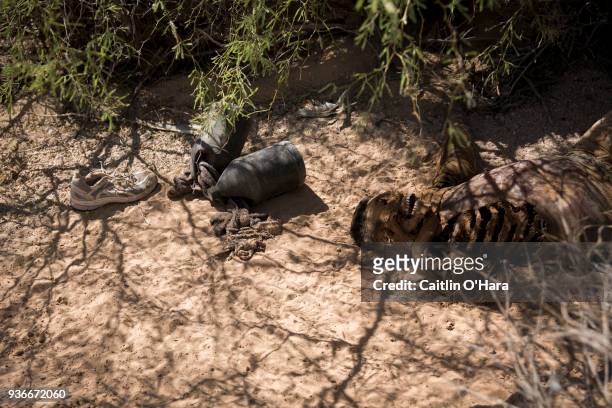 Aguílas del Desierto search and rescue crew recover the body of a migrant who attempted to make the crossing on May 27, 2017 in the Cabeza Prieta...
