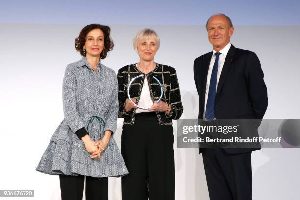 Director-General of the UNESCO, Audrey Azoulay, Laureate Professor Dame Caroline Dean from UK and Chairman & Chief Executive Officer of L'Oreal and...