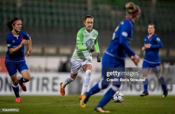 Caroline Graham Hansen of VfL Wolfsburg is challenged by players of Praha during the UEFA Women's Champions League Quarter Final first leg match...