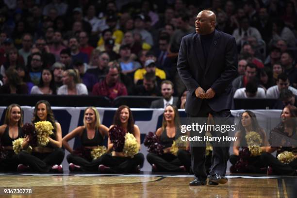 Head coach Leonard Hamilton of the Florida State Seminoles reacts against the Gonzaga Bulldogs during the first half in the 2018 NCAA Men's...