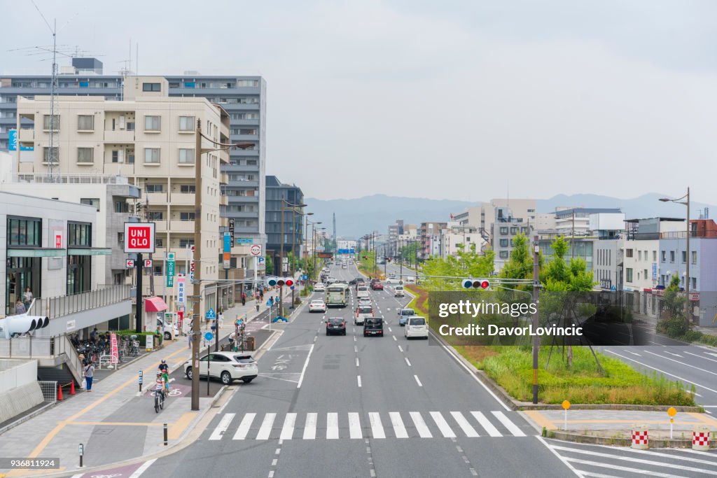 Leben Moment Gojo Dori, Hauptstraße, Kyoto Research Park links in Kyoto, Japan