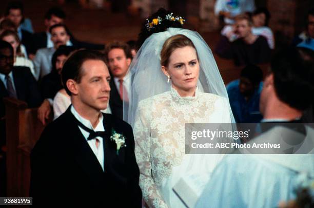 Maddie Hayes Got Married" - 3/1/88 Dennis Dugan, Cybill Shepherd,