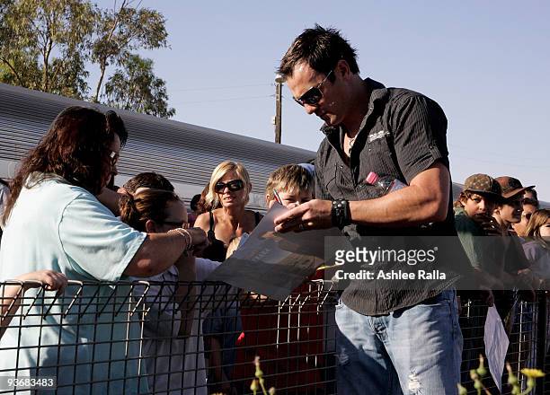 Singer Shannon Noll signs autographs for his fans following a performance at Broken Hill train station on December 3, 2009 in Broken Hill, Australia....