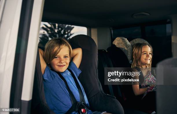 ¡estamos listos para nuestro viaje! - australian family car fotografías e imágenes de stock