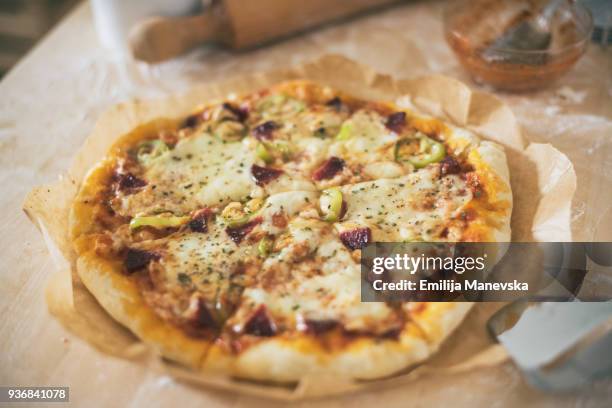 homemade pizza - flatbread pizza stock pictures, royalty-free photos & images