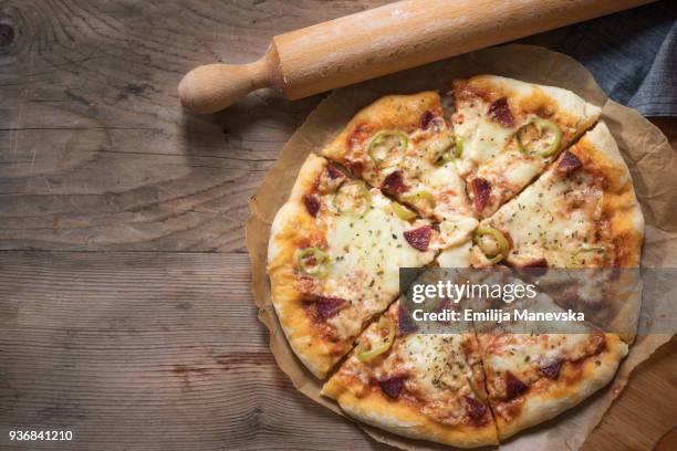 homemade pizza - flatbread pizza stock pictures, royalty-free photos & images