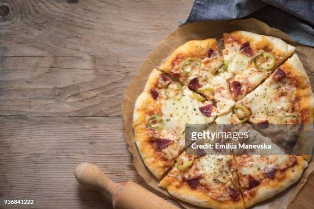 homemade pizza - flatbread pizza stock pictures, royalty-free photos & images