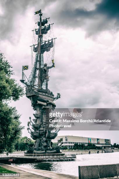 bolotny island, the peter the great statue, the new tretyakov gallery on the background - peter the great statue stock pictures, royalty-free photos & images