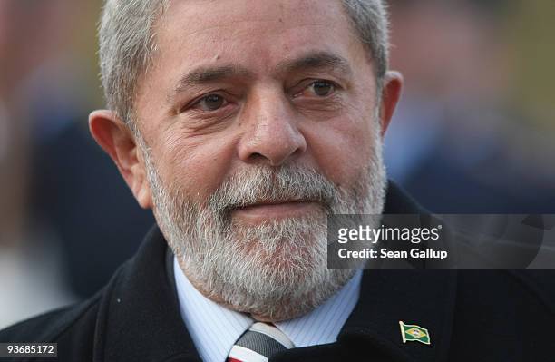 Brazilian President Luiz Inacio Lula da Silva reviews a guard of honour with German President Horst Koehler at Bellevue Palace on December 3, 2009 in...