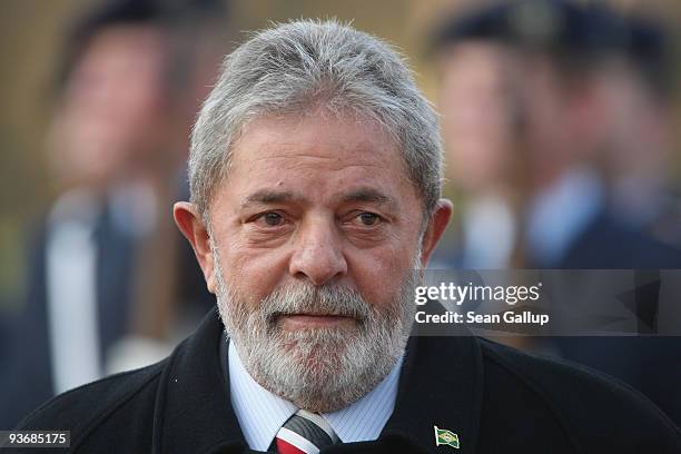 Brazilian President Luiz Inacio Lula da Silva reviews a guard of honour with German President Horst Koehler at Bellevue Palace on December 3, 2009 in...