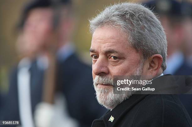 Brazilian President Luiz Inacio Lula da Silva reviews a guard of honour with German President Horst Koehler at Bellevue Palace on December 3, 2009 in...