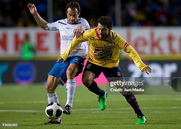 Cruz Azul Gerardo Torrado vies for the ball with Morelias' Miguel Sabah during their semifinals match as part of the 2009 Opening tournament in the...