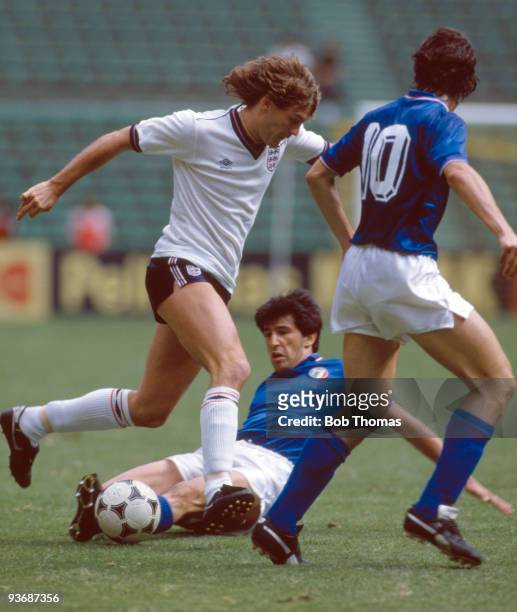 Glenn Hoddle of England with Roberto Tricella and Antonio Di Gennaro of Italy during an England v Italy Friendly International match played at the...
