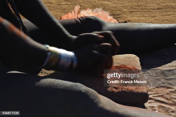 hamer woman grinding ochre clay ( ethiopia) - lower omo valley stock pictures, royalty-free photos & images