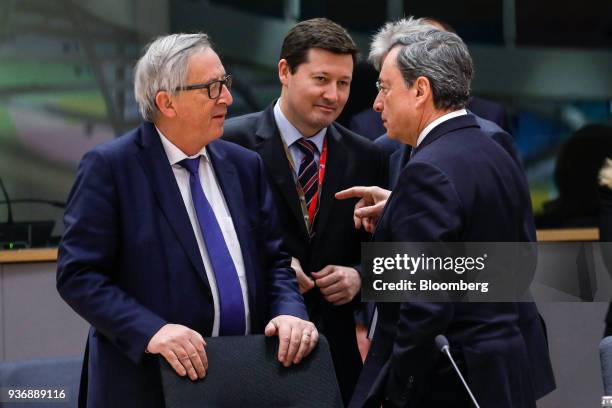 Jean-Claude Juncker, president of the European Commission, left, speaks with Mario Draghi, president of the European Central Bank , right, as Martin...