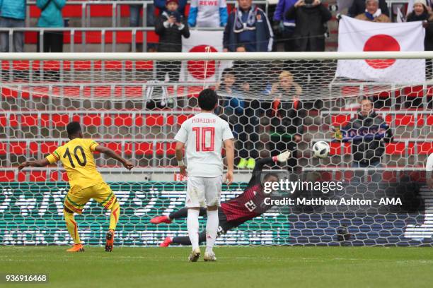 Abdoulaye Diaby of Mali scores a goal to make it 0-1 during the International friendly match between Japan and Mali at the Stade de Sclessin on March...