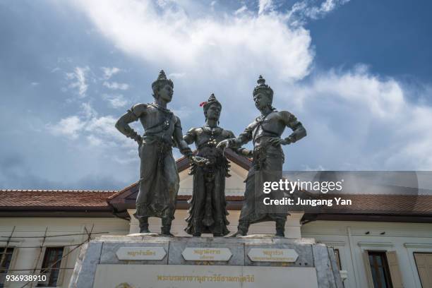 city hall the three king monument at chiang mai thailand - government building stockfoto's en -beelden
