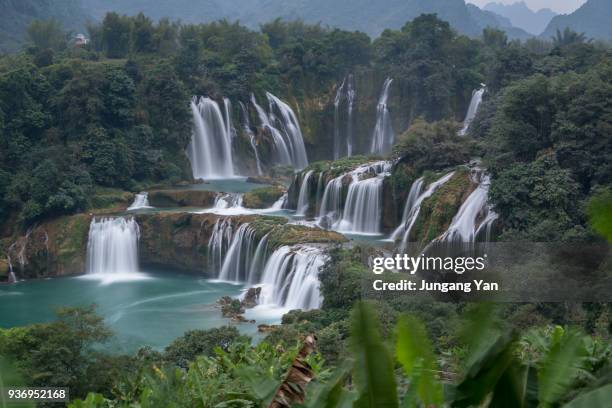 ban gioc / detian water falls - detian waterfall stock pictures, royalty-free photos & images