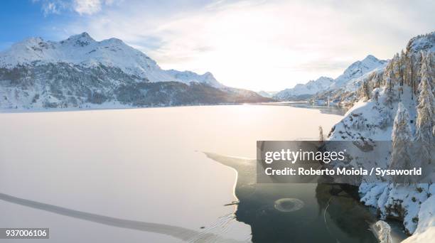 aerial view of lake sils, switzerland - região de maloja - fotografias e filmes do acervo