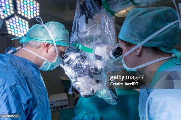 micro surgery with surgery robot - micro surgery stock pictures, royalty-free photos & images