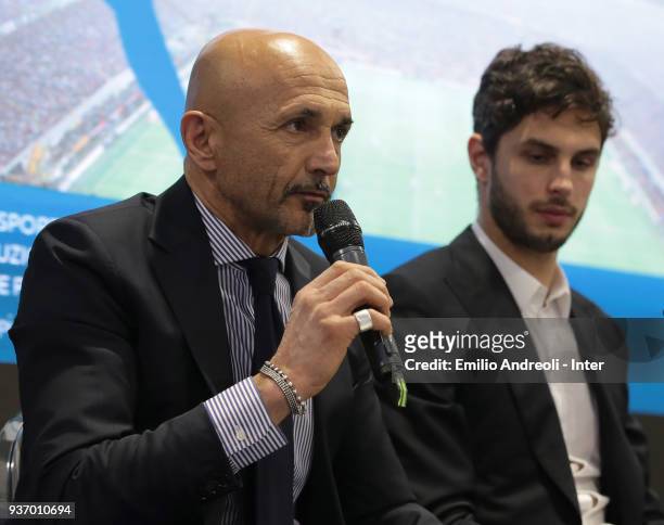 Internazionale Milano coach Luciano Spalletti delivers a speech during FC Internazionale Medical Meeting on March 23, 2018 in Milan, Italy.