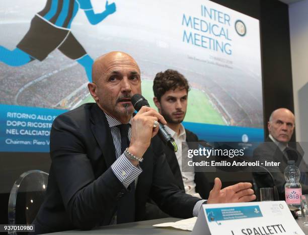 Internazionale Milano coach Luciano Spalletti delivers a speech during FC Internazionale Medical Meeting on March 23, 2018 in Milan, Italy.