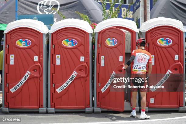 Ma Guangtong of Hengxiang Cycling Team China uses the public toilet during Stage 6 of the Le Tour de Langkawi 2018, Tapah-Tanjung Malim 108.5 km on...