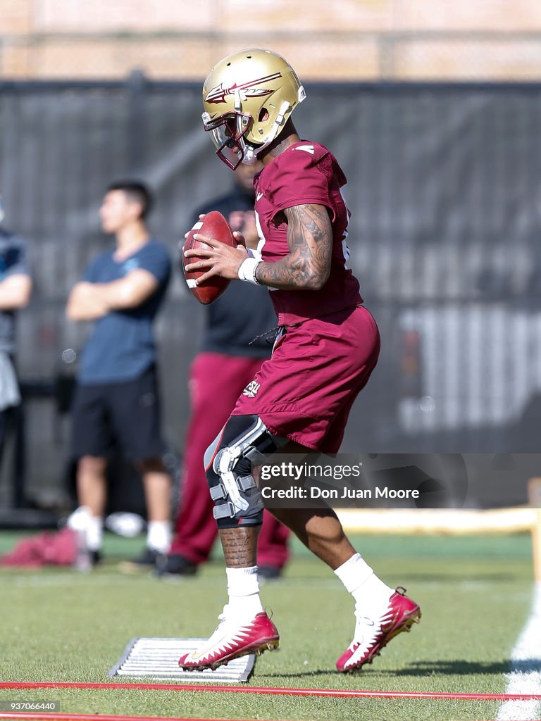 Fotball Springing Quarterback Deondre Francois of the Florida State Seminoles goes ...