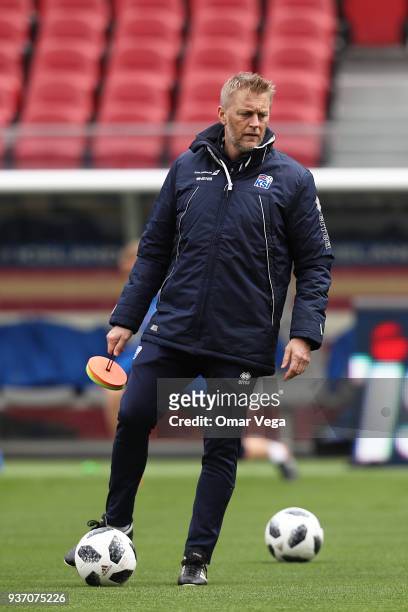 Head coach Heimir Hallgrímsson gestures during the Iceland training session ahead of the FIFA friendly match against Mexico at Levi's Stadium on...