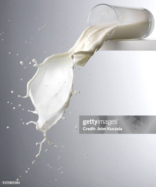 spilled milk - spilt milk foto e immagini stock