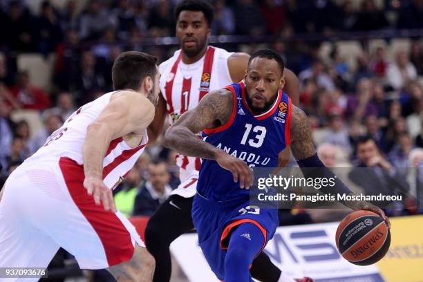 Sonny Weems ,#13 of Anadolu Efes Istanbul in action during the 2017/2018 Turkish Airlines EuroLeague Regular Season Round 28 game between Olympiacos...