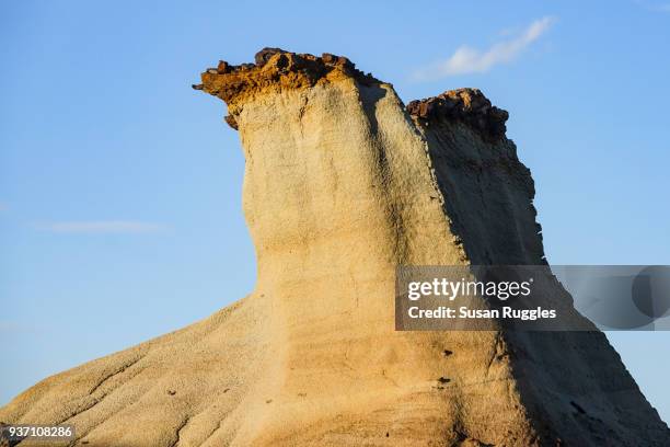 hoodoo, badlands, dinosaur provincial park - dinosaur provincial park imagens e fotografias de stock