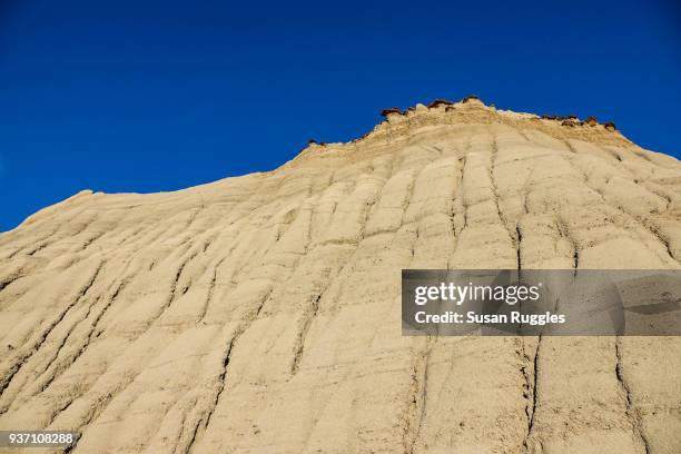 hoodoo, badlands, dinosaur provincial park - dinosaur provincial park imagens e fotografias de stock